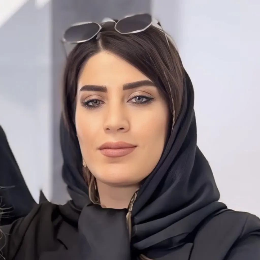 مریم سادات – خدمات رنگ و لایت