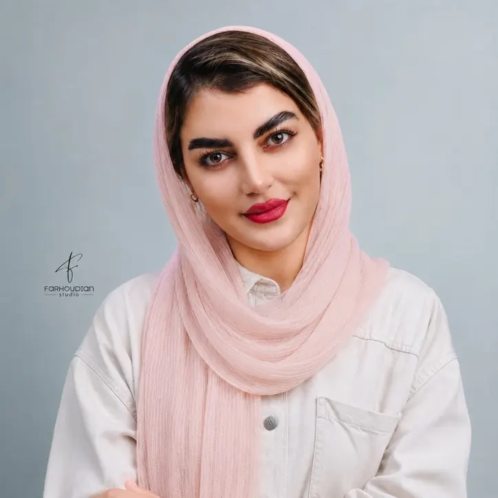 پریسا نوروزی – خدمات ناخن