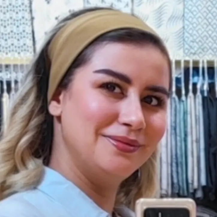 سحر عظیمی – خدمات ناخن